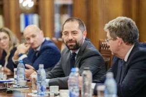 Burnete discută cu organizaţii şi sindicate pentru a înţelege nevoile cetăţenilor şi companiilor