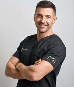 Dentaplus: Pacienţii apelează tot mai mult la controale preventive şi tratamente dentare moderne 