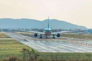 Israelul va redeschide parţial spaţiul aerian joi, urmând să fie efectuate zboruri limitate pentru repatrierea cetăţenilor 