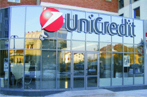 "BBB" pentru UniCredit Ţiriac Bank, cu perspectivă negativă