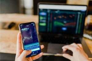 Conflictul din Orientul Mijlociu înteţeşte riscurile din pieţe; investitorii se feresc