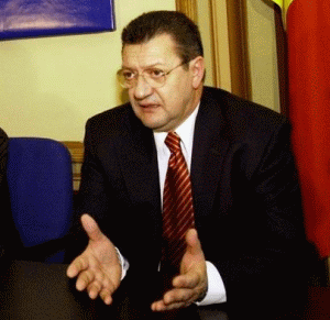 Bogdan Duvăz spune că Ministerul Finanţelor trebuie să dea explicaţii şi cu privire la utilizarea miliardelor de euro împrumutate de pe pieţele interne în prima parte a anului.