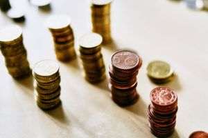 Analiză ING: Ţinta de deficit de 6,2% din PIB pentru 2026 este realistă, dar riscurile rămân