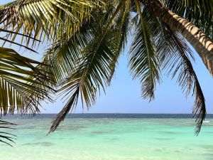 Eturia: măsuri pentru protejarea turiştilor români din Maldive în contextul tensiunilor din Iran