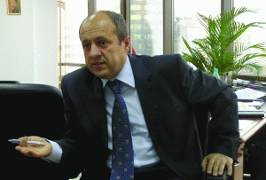 Mihai Bogza: Orice program economic cuprinzător, coerent şi, mai ales, respectat poate atenua efectele crizei