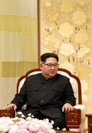 Kim Jong Un supervizează exerciţii militare cu un nou tanc de asalt