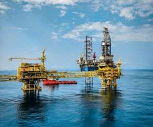 CNBC: Scumpirea petrolului din Orientul Mijlociu indică direcţia preţurilor globale ale ţiţeiului dacă Strâmtoarea Hormuz rămâne închisă