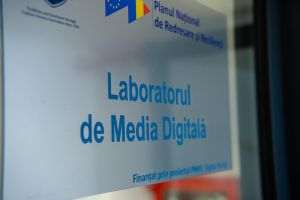 Photo source: facebook/ FSPAC - Facultatea de Ştiinţe Politice, Administrative şi ale Comunicării 