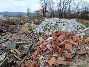 Amendă de 137.500 lei pentru poluare cu deşeuri din construcţii în judeţul Buzău