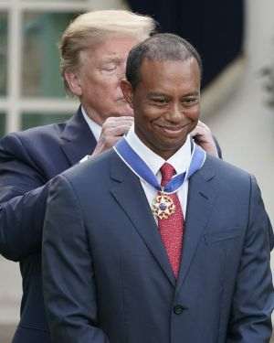 Tiger Woods medaliat de Donald Trump (Sursă foto:X)