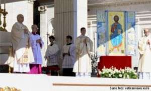Pope Leo XIV calls for peace in first Easter address