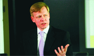 Steven van Groningen: "Beneficiem acum de rezultatele unei politici prudente de administrare a riscurilor, care ne-a permis să dezvoltăm un portofoliu solid, cu expuneri echilibrate pe segmente şi industrii."