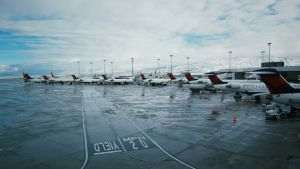 Bloomberg: Cea mai mare rafinărie din Europa produce la maximum combustibil pentru avioane