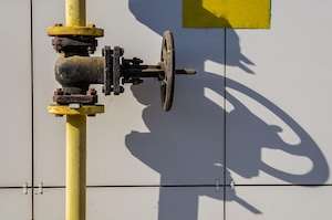 Bloomberg: UE începe interdicţia asupra importurilor spot de gaze lichefiate rusesc, într-un context de piaţă tensionat