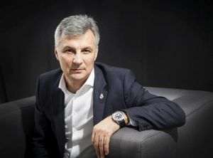 Senatorul social-democrat Daniel Zamfir a anunţat, ieri, că Biroul Permanent al Senatului a dispus dezbaterea în procedură de urgenţă a proiectului privind interzicerea vânzării activelor statului la companii strategice de interes naţional până la 31 decembrie 2027.