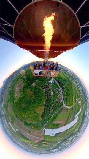 De doi ani, zborul cu balonul cu aer cald a devenit o experienţă care poate fi trăită şi în Antalya.