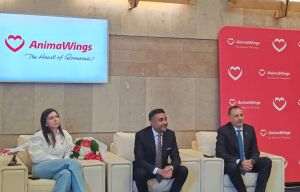 Simona Halep, alaturi de cei doi fondatori ai AnimaWings - Marius (centru) şi Cristian Pandel.