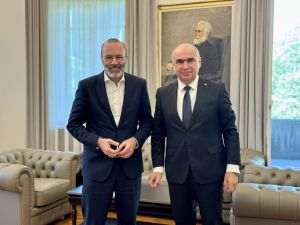 Manfred Weber - stânga şi Ilie Bolojan - dreapta; Sursa foto: Facebook / Ilie Bolojan