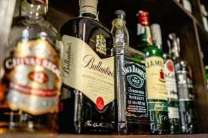 Study: Alcohol may stimulate consumption of ultra-processed foods and promote weight gain