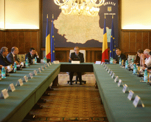 Premierul continuă discuţiile cu miniştri pentru restructurarea agenţiilor