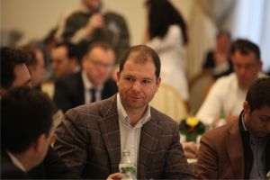 Ziarul BURSA a informat publicul cititor timp de aproape un deceniu despre modul în care Bogdan Drăgoi a influenţat piaţa de capital, reuşind, prin concertare, să obţină, pe lângă controlul pe care îl deţinea asupra SIF 1, şi controlul SIF 4 şi SIF 5. 