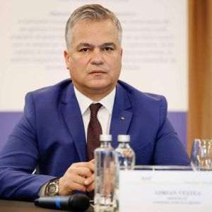 Adrian Veştea depune lista miniştrilor şi programul de guvernare modificat la Parlament