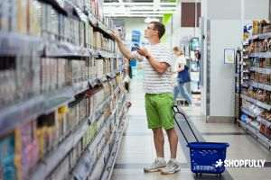Pe fondul inflaţiei, românii caută cele mai bune promoţii şi sunt dispuşi să schimbe magazinul obişnuit
