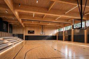 Alesonor şi Academia Fan Baschet dezvoltă un nou centru pentru performanţă sportivă în Amber Forest Agora
