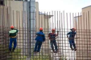INS: Managerii din construcţii estimează o creştere a producţiei în următoarele trei luni, iar preţurile vor continua să urce