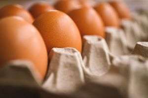 INS: preţul ouălor a scăzut în aprilie în majoritatea pieţelor agroalimentare