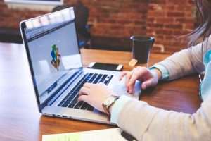 Tudor Communications lansează servicii de management al reputaţiei