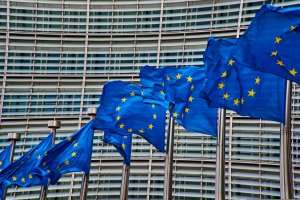 Euronews: Propunerea privind interzicerea serviciilor maritime pentru navele ruseşti, blocată în incertitudine politică