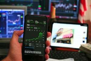 Reuters: Indicele STOXX 600 a urcat la un nivel record, în timp ce bursele americane deschid mixt