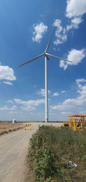 HELLENiQ Renewables a montat prima turbină în parcul eolian Ansthall din judeţul Galaţi