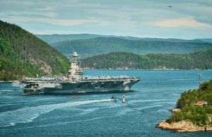 AFP: Portavionul Lincoln nu a mai acostat de peste 200 de zile, iar senatorii americani cer explicaţii şefului Pentagonului