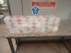 Vama Otopeni confiscă peste 50.000 de ţigarete de contrabandă