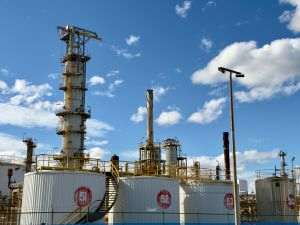 Petrotel-Lukoil confirmă că va intra în insolvenţă pentru a proteja rafinăria din Ploieşti