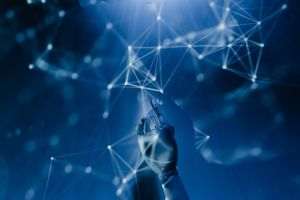 Studiu McKinsey: 60% dintre organizaţii îşi cresc bugetele de AI 