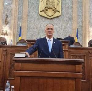 USR depune o nouă iniţiativă legislativă pentru consolidarea legislaţiei privind integritatea publică