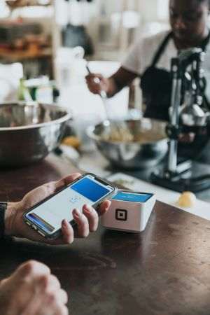 Salt Business lansează contul de economii cu dobândă progresivă şi funcţia de POS pe telefon