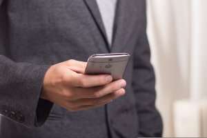 CNBC: Apple prezintă primul iPhone pliabil în septembrie