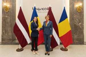 Sursă foto: Facebook/Ministerul Afacerilor Externe, Oana Ţoiu, Baiba Bra¾e