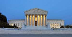 Curtea Supremă a SUA îi permite lui Trump să continue construcţia sălii de bal de la Casa Albă