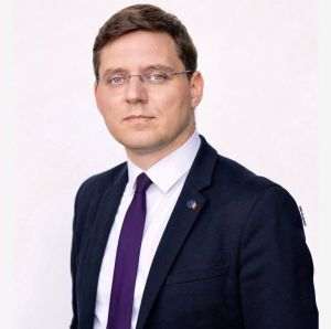  Victor Negrescu: Fostul preşedinte USR Dan Barna a depus moţiune cu AUR şi susţine rezoluţia anti-România