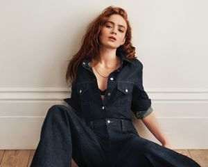 Calvin Klein lansează campania de toamnă 2026 „Feel the Fit”, având-o ca protagonistă pe Sadie Sink