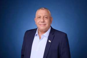 Gadi Eisenkot îl acuză pe Netanyahu că îşi privilegiază supravieţuirea politică