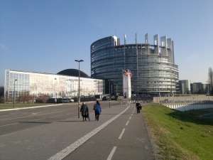 Parlamentul European a adoptat un pachet de propuneri pentru susţinerea democraţiei în faţa ingerinţelor străine