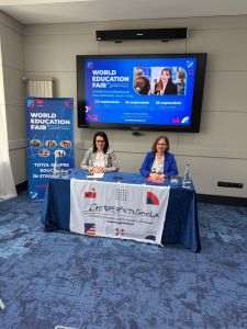 IntegralEdu: Tinerii români aleg facultatea după profil, nu după trend