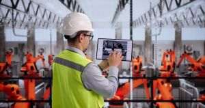 De ce tot mai multe fabrici adoptă platforme centralizate pentru monitorizarea utilajelor 