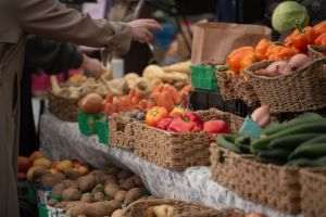 UE şi-a majorat excedentul balanţei comerciale din schimburile cu produse agroalimentare în primul semestru
